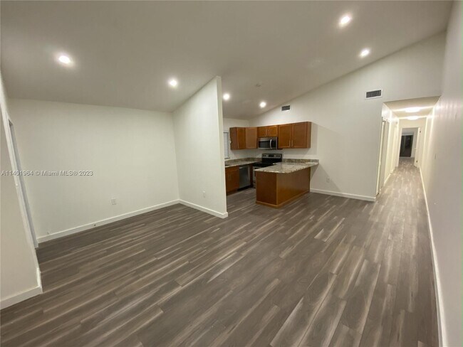 Building Photo - 1636 SW 19th Terrace