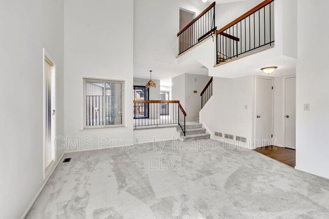 Foto del edificio - 42 Emerald Ln