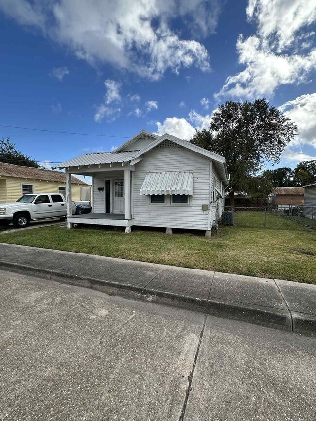 Building Photo - 431 Columbus St