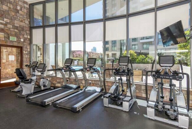 Foto del edificio - 645 Front St