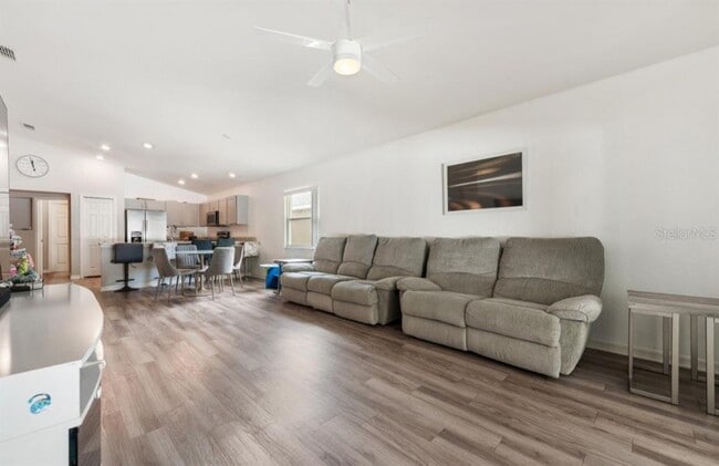 Foto del edificio - 979 Pearly Ridge Ln