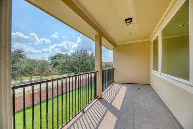 Building Photo - 33 Combwell Garden