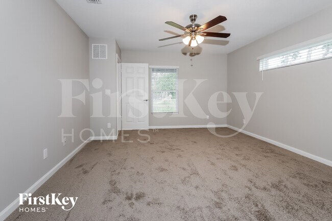 Foto del edificio - 2325 SE Berkshire Blvd
