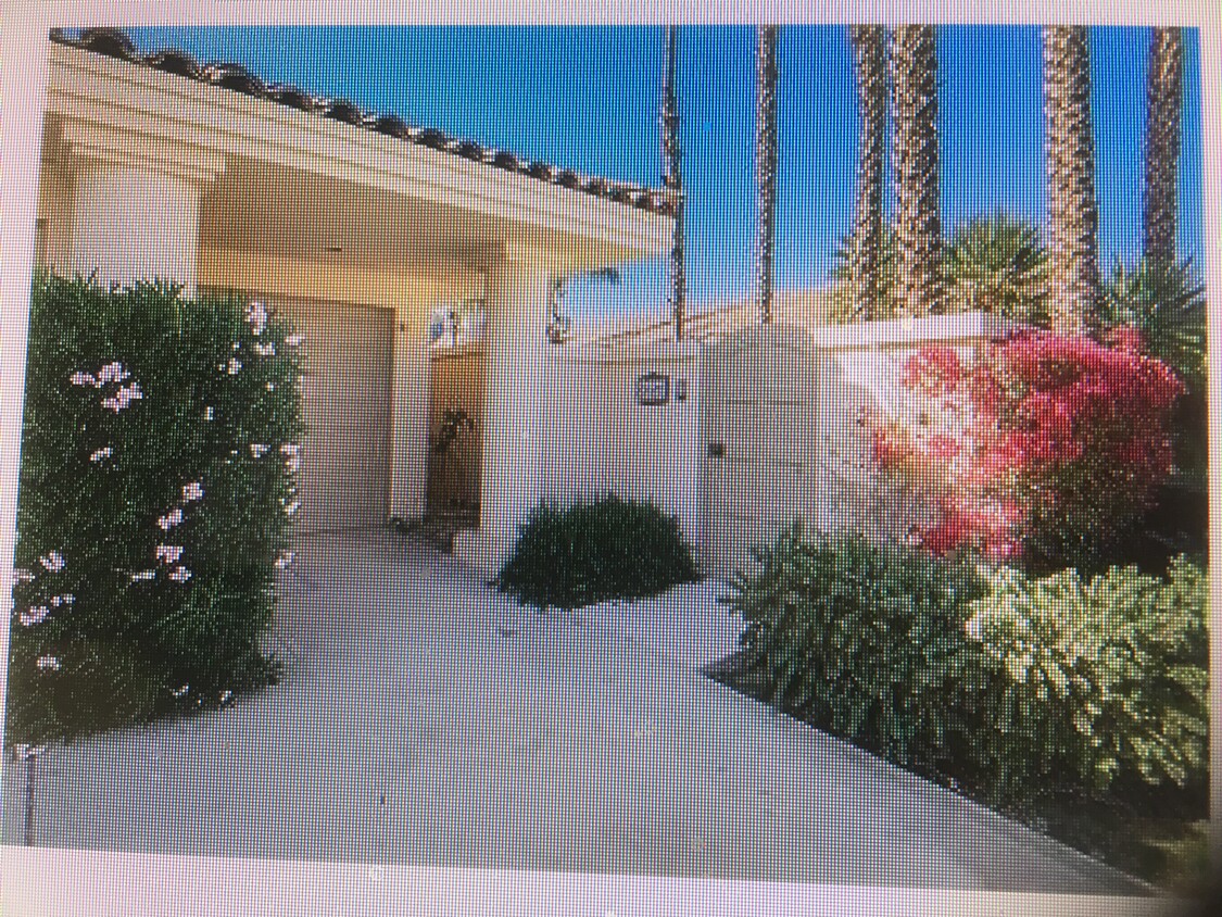 street entrance & smaller garage door - 54865 Inverness Way