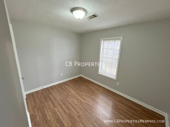 Foto del edificio - 3319 Kristy Dr