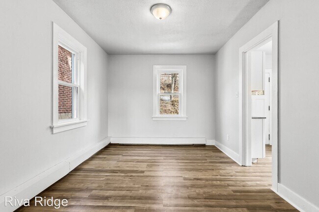 Building Photo - 3 br, 1 bath House - 422 George Street