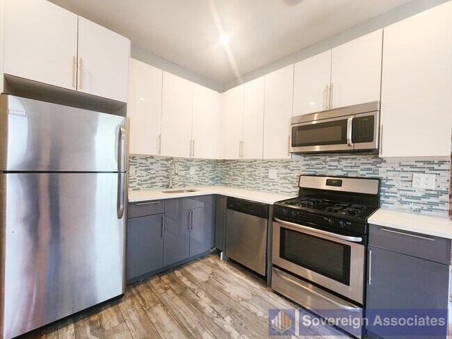 Foto del edificio - 4230 Broadway