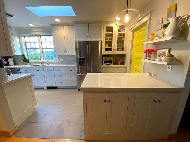 Building Photo - 3 bed 2 1/2 bath home single story home in Woodland Hills!