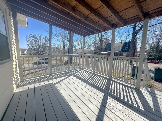 Foto del edificio - 3-Bedroom Home with Carport and Spacious Rooms Near Tennessee Tech & Downtown Cookeville