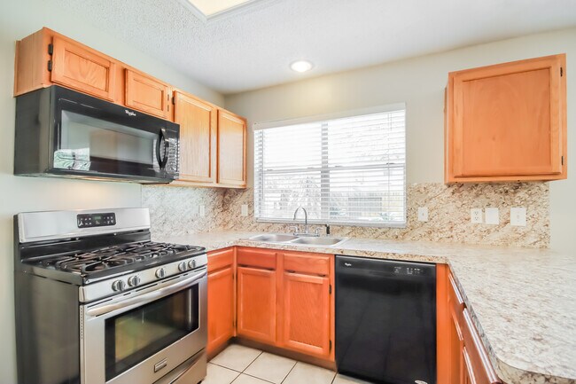 Building Photo - 19015 Oakway Dr