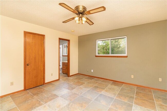 Foto del edificio - 6905 Smokey Hill Rd