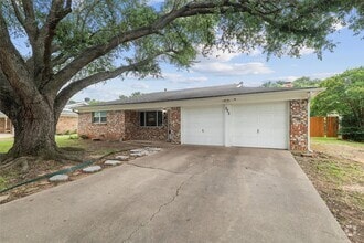 Building Photo - 325 Belmont Dr