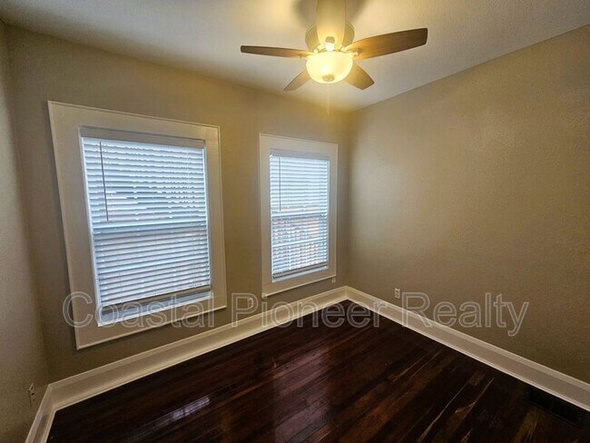 Building Photo - 209 S Westland Ave