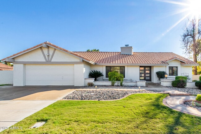 Building Photo - 687 E Park Ave