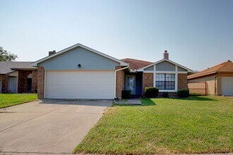 Building Photo - 524 Valley Mills Dr