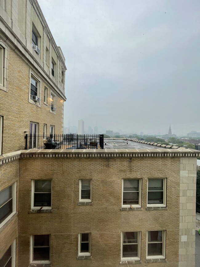 South City skykine views - Park View Apartments