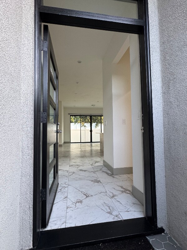 Foto del edificio - 15120 La Maida St