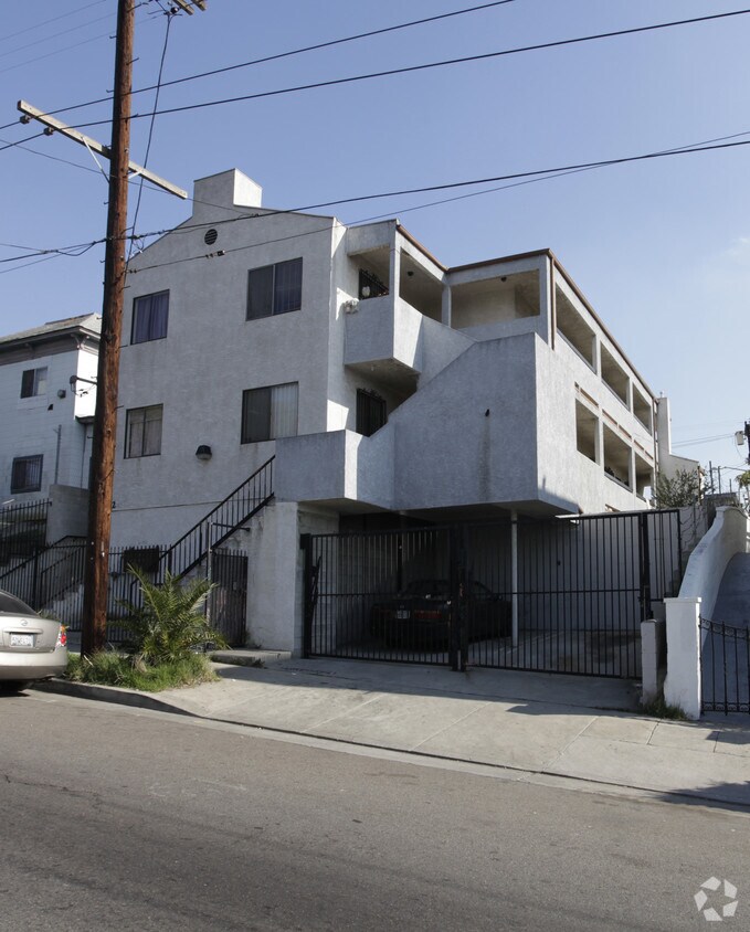 Primary Photo - 322 N Benton Way