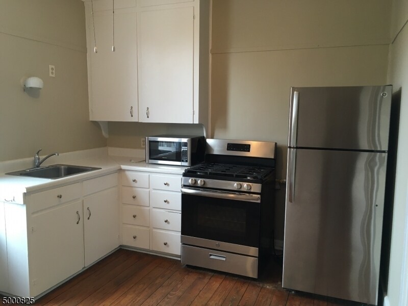 Foto principal - 2 N Railroad Ave