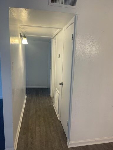 Pasillo - 2002 N Wayside Dr