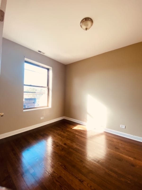 Foto del edificio - 4147 S Prairie Ave