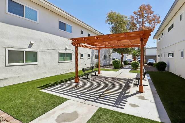 Building Photo - The Hendrix Apartments