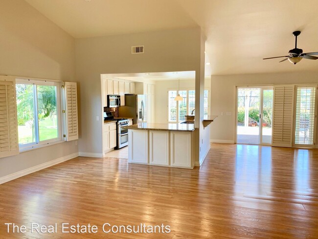 Building Photo - 4 br, 2 bath House - 691 Edgewater Ave