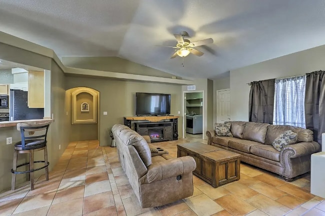 Foto del edificio - 2598 Rainbow Ave N