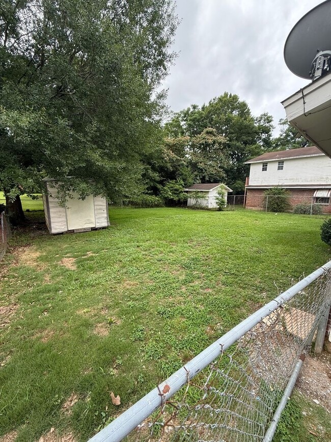 Building Photo - ** 3 bed 1 bath located in Boylston ** Call 334-366-9198 to schedule a self showing