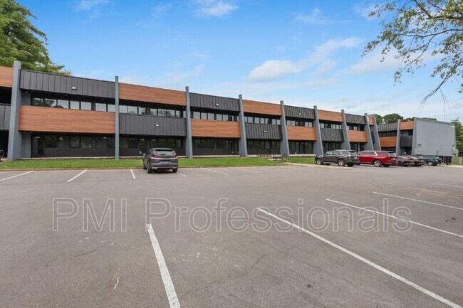 Foto del edificio - 295 Plus Park Blvd