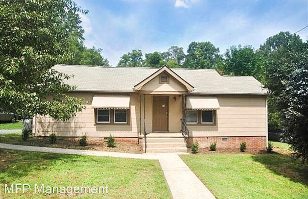 Primary Photo - 4 br, 2 bath House - 311 Pineview St