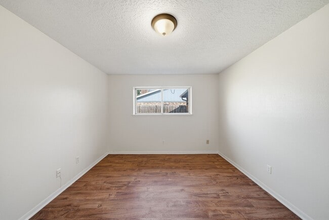 Foto del edificio - 122 White Cedar St