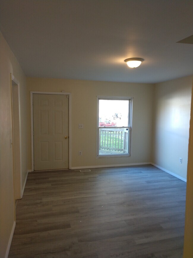 Building Photo - 1051 Jamaica Dr