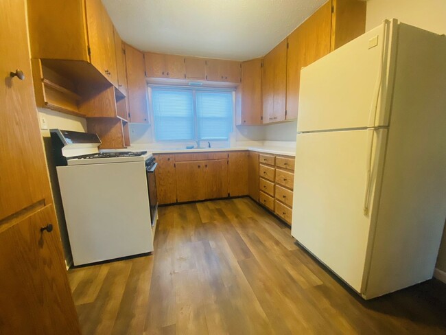 Foto del edificio - 3 bedroom house in Badger available now! $900