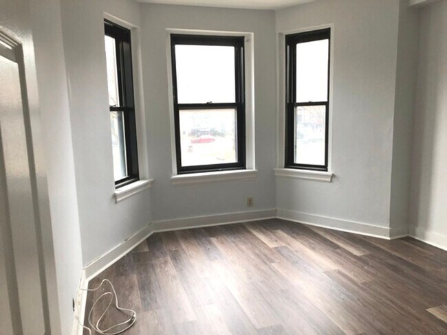 Building Photo - 487 Commonwealth Ave
