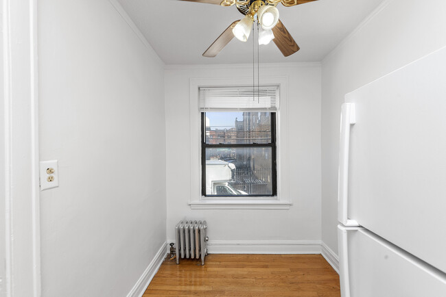 Building Photo - 1721 W North Shore Ave