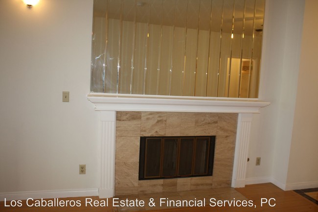 Foto del edificio - 11620 Warner Ave