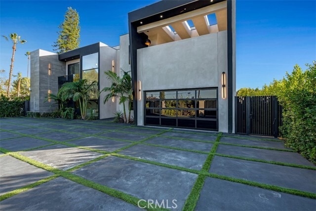 Building Photo - 13016 Chandler Blvd