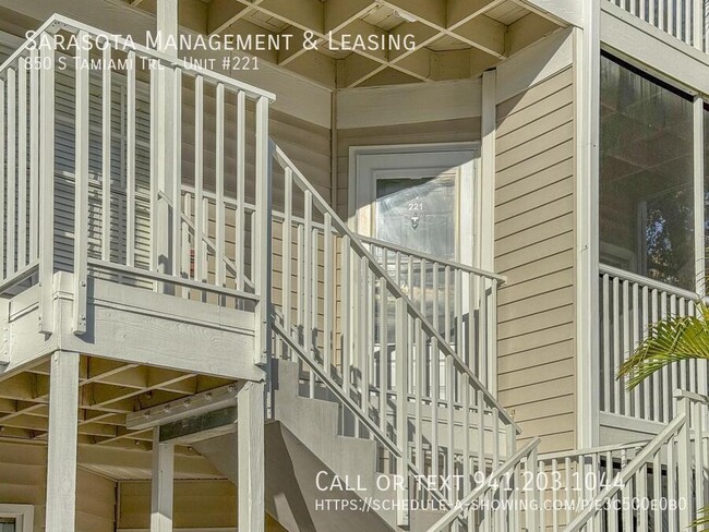 Building Photo - 1 Bed 1 Bath Townhouse-Style End-Unit Cond...