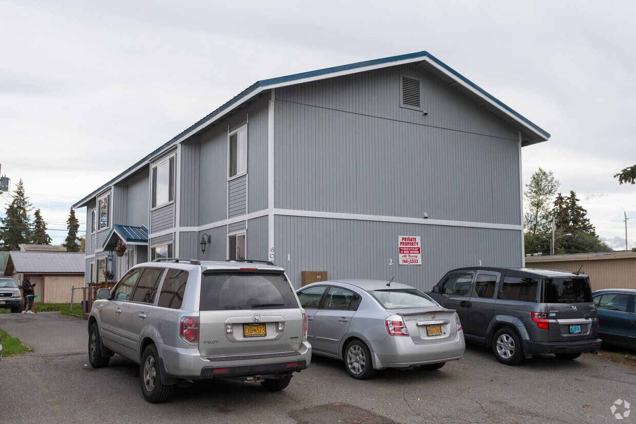 609 N Klevin St, Anchorage, AK 99508 Apartments in Anchorage, AK