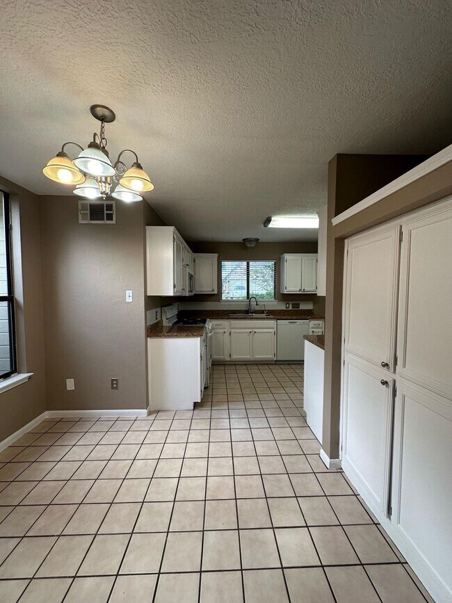 Building Photo - Wonderful NW Austin Home W/ Oversized 2nd ...