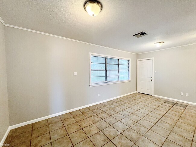 Foto del edificio - 3 br, 1 bath House - 3828 Avenue N