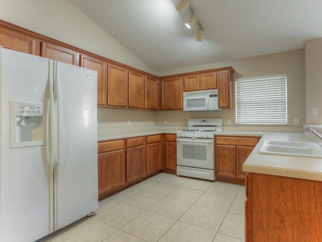 Building Photo - 16820 Hawkridge Rd