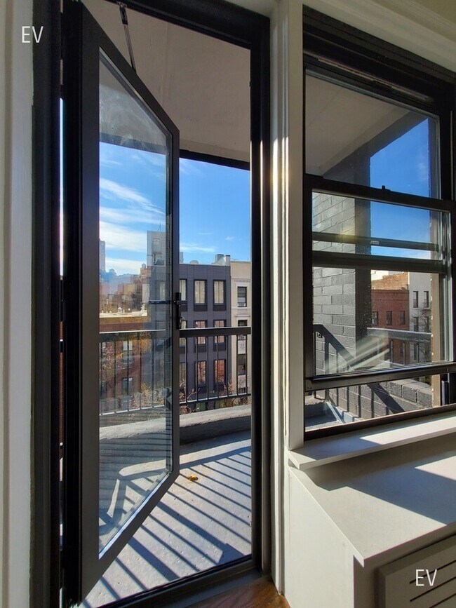 Foto del edificio - 235 W 22nd St