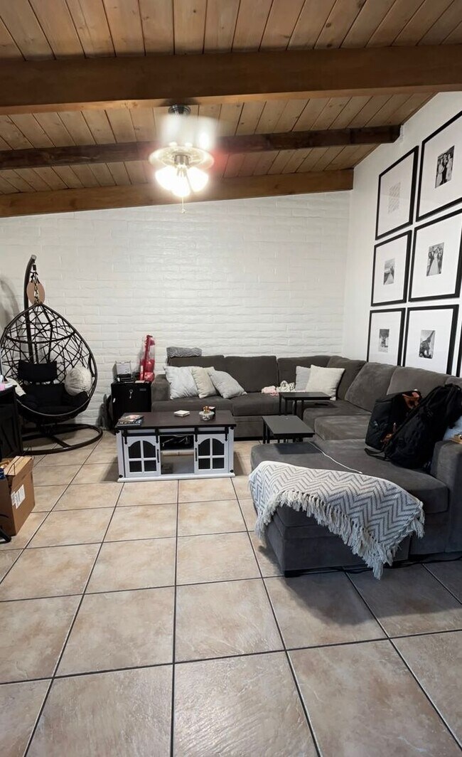 Foto del edificio - 2 Bed / 2 Bath Unit with Yard & Parking – El Cajon