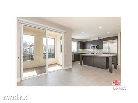 Building Photo - 12895 Runway Rd