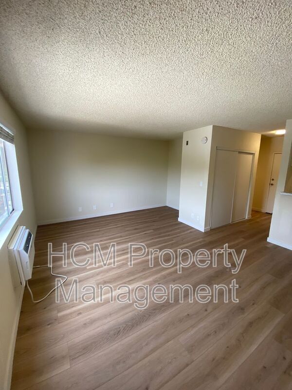 Foto del edificio - 10231 Pinewood Ave