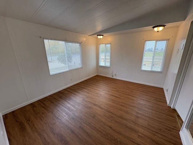 Foto del edificio - Pleasant Country Home Available Now!