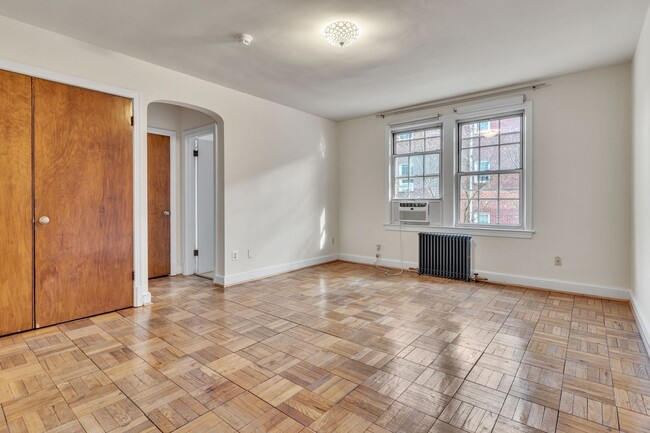 Building Photo - Charming 1-bedroom co-op unit