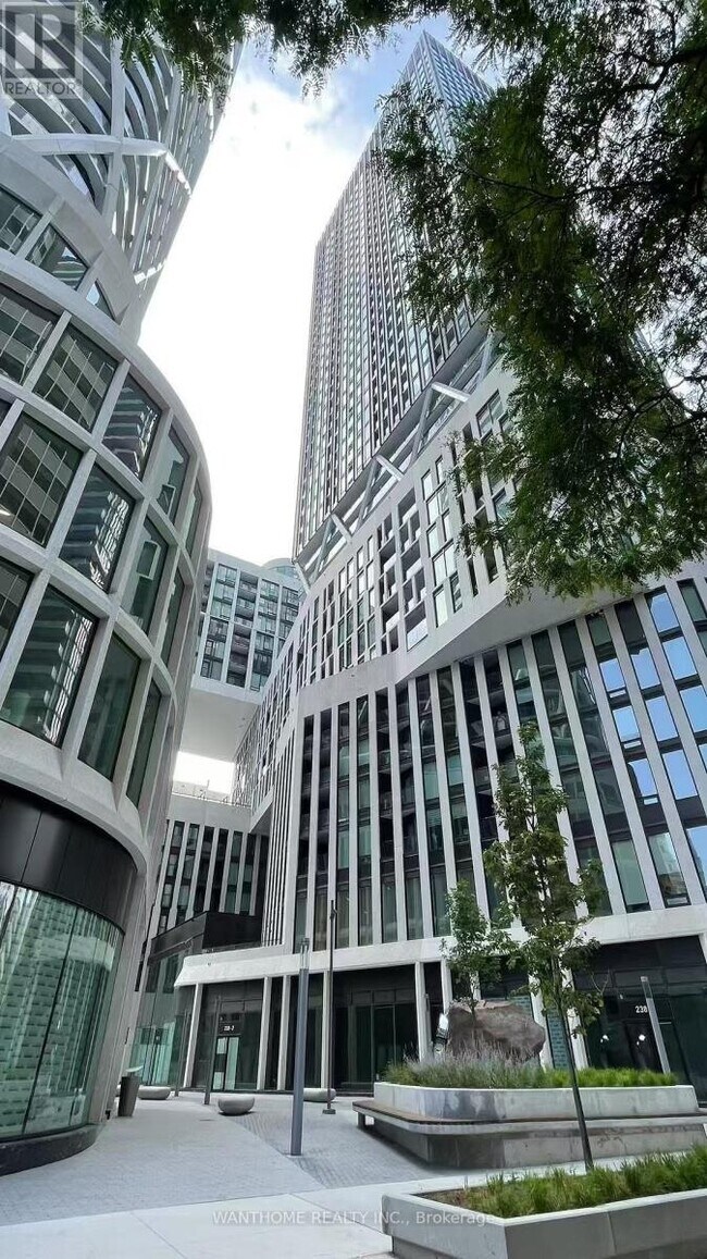 Building Photo - 238 Simcoe St